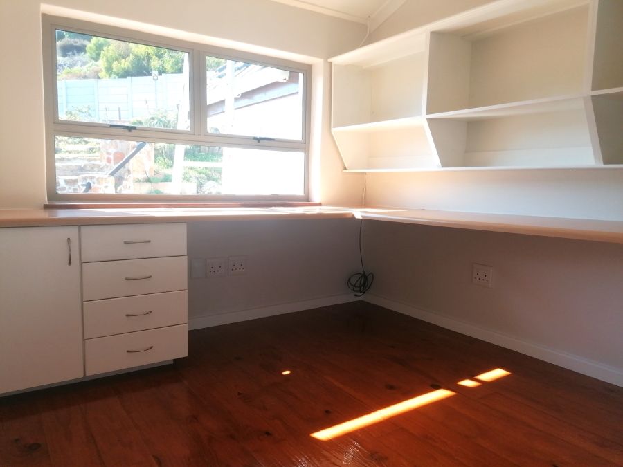 To Let 4 Bedroom Property for Rent in Glencairn Heights Western Cape